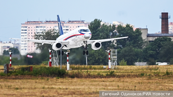 Авиаэксперт объяснил, как сдвиг ветра мог привести к возгоранию Superjet в Анталье