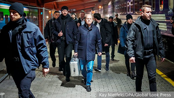 Шольц приехал в Киев спасать карьеру