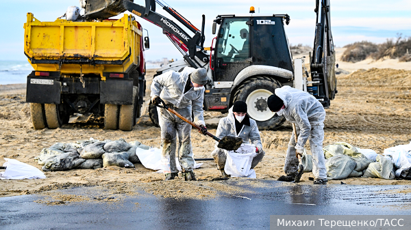 Пострадавшие от мазута пляжи пообещали восстановить к лету