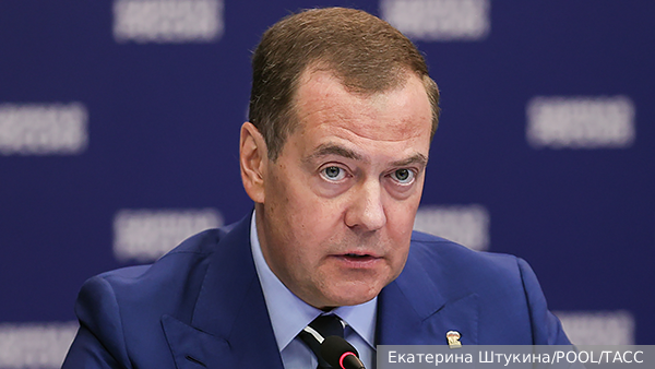Медведев пригрозил Зеленскому последствиями в случае атак на Москву в День Победы