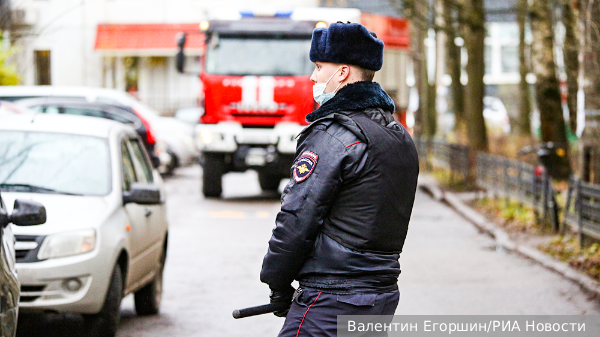 В Ленобласти девушка выпрыгнула из окна горящей квартиры после нападения налетчиков