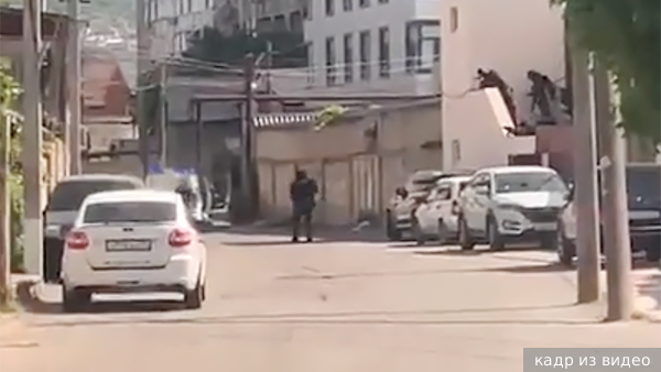 В результате вооруженного нападения в Махачкале погибли трое полицейских
