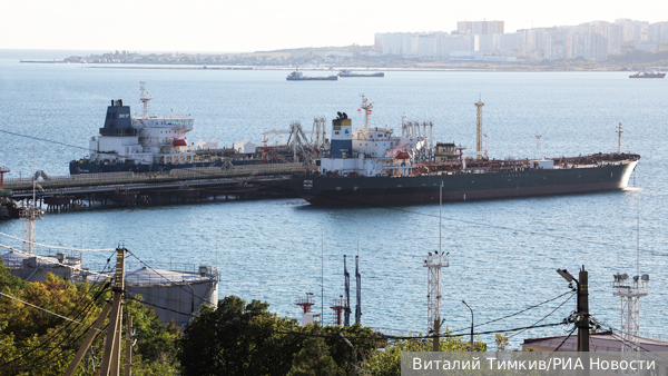 Кратный рост поставок американский нефти в Индию не страшен России