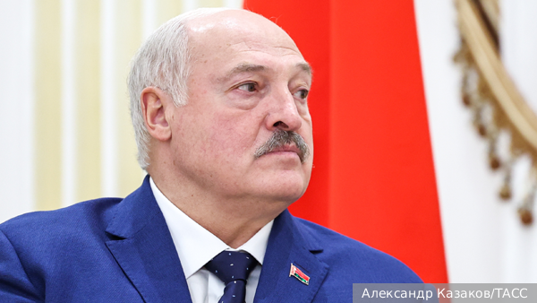 Лукашенко объяснил, почему «немножко задержался» во власти