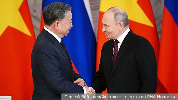 Путин словами из песни о Красной армии подтвердил оборонное сотрудничество с Вьетнамом