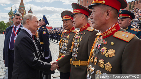 Военкор объяснил количество орденов у генерала КНДР