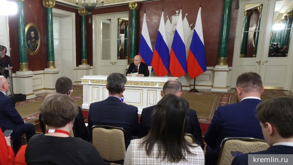 Путин указал на «хамскую манеру» Европы разговаривать с Россией ультиматумами
