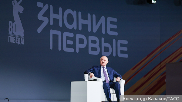 Путин прослезился при просмотре фрагментов нового кино о войне