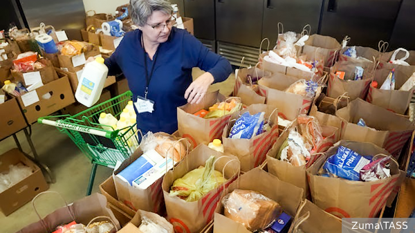 В США столкнулись с нехваткой продуктовых наборов для миллионов нуждающихся