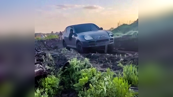Российские штурмовики выполнили боевую задачу на Porsche Cayenne