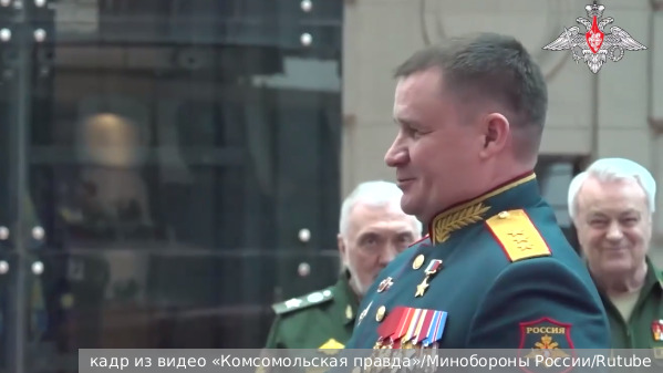 Белоусов вручил Мордвичеву штандарт главнокомандующего Сухопутных войск