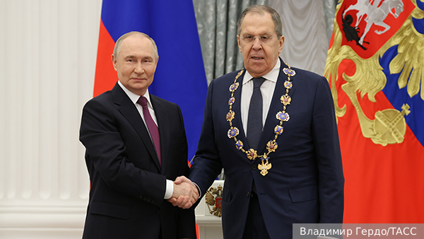 Путин вручил Лаврову орден Андрея Первозванного