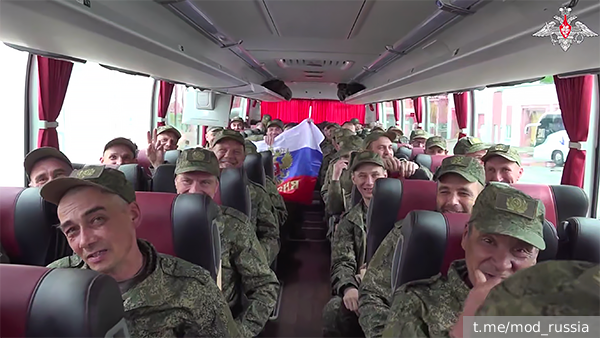 Минобороны: Из украинского плена возвращено 880 российских военных и 120 мирных граждан