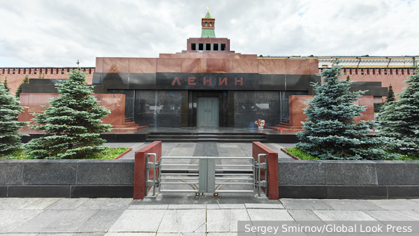 Часть стен Мавзолея Ленина признана аварийной