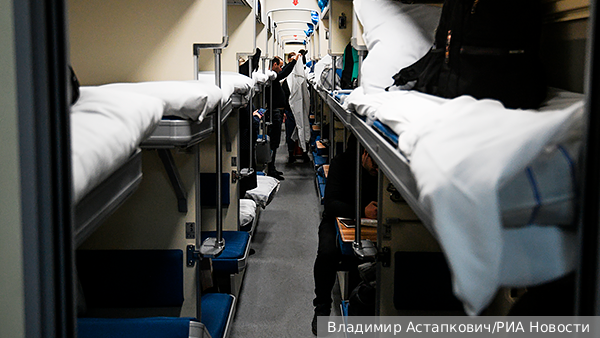 Пассажирам поездов рекомендовали ложиться головой к двери после ЧП в Брянской области