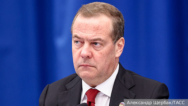 Медведев пообещал неизбежное возмездие за атаку на аэродромы и подрывы мостов