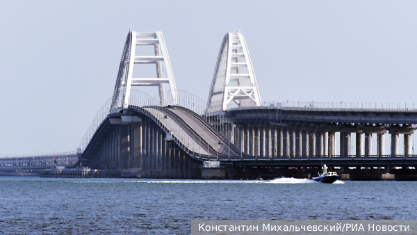 Движение по Крымскому мосту временно приостановили 