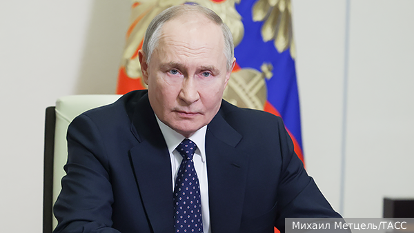 Путин призвал отказаться от засоряющих русский язык иностранных слов
