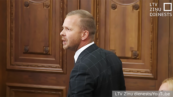 В Латвии задержали депутата Росликова за поддержку русского языка