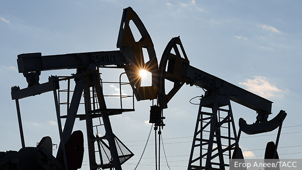 СМИ: ЕС решил не снижать потолок цен на российскую нефть
