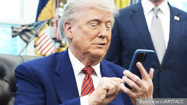 Компания Трампа объявила о выпуске золотых телефонов американской сборки