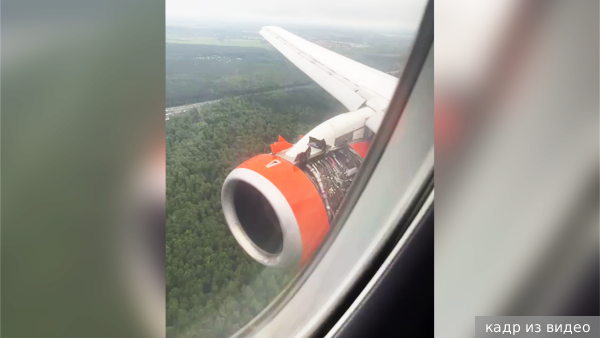 У Sukhoi Superjet при взлете отвалился капот двигателя