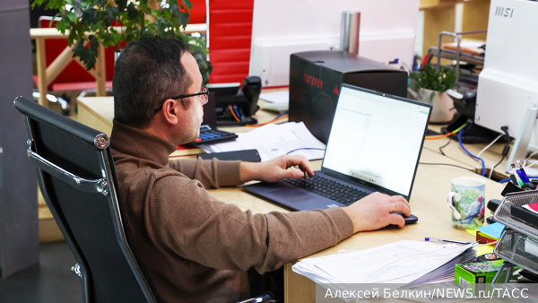 Эксперт: Перерывы для работающих за компьютером повышают их производительность труда
