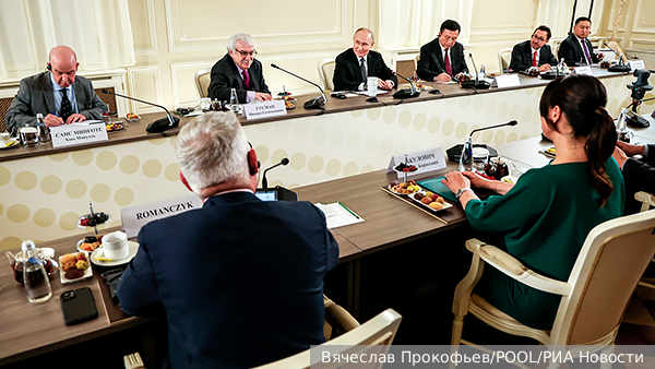 Долгов назвал три главных сигнала Путина Западу