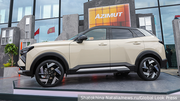 Мантуров оценил комфорт нового кроссовера Lada Azimut от «АвтоВАЗа»