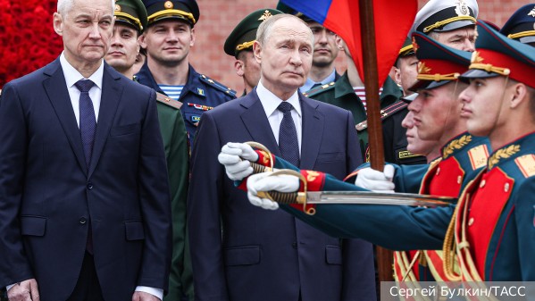 Путин возложил венок у Могилы Неизвестного Солдата