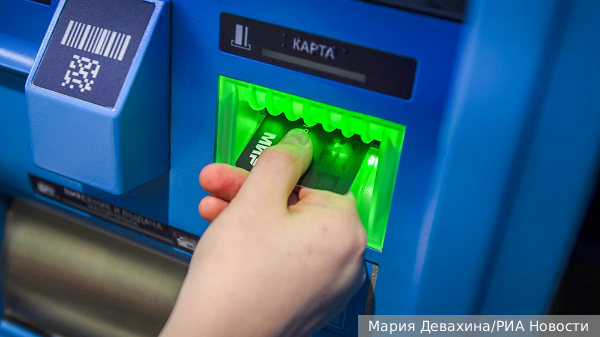 Подросткам запретили открывать счета без согласия родителей