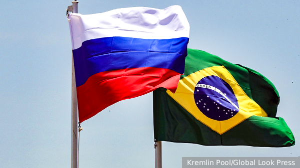 Ушаков назвал формат участия Путина в саммите БРИКС в Бразилии