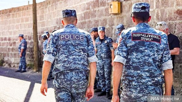 Пашинян объявил о попытке захвата власти в стране духовенством 