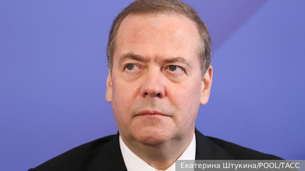 Медведев объяснил судьбу буферной зоны словами Путина