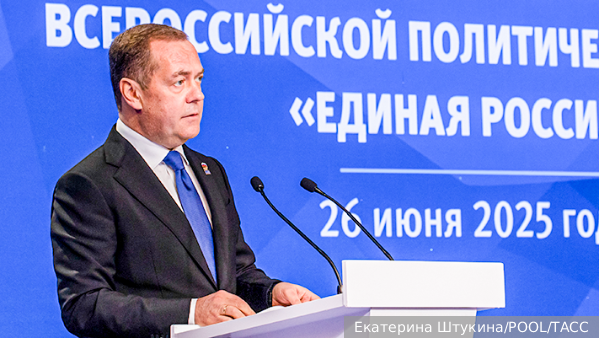 Медведев сравнил условия для бизнеса сейчас и в начале 2000-х