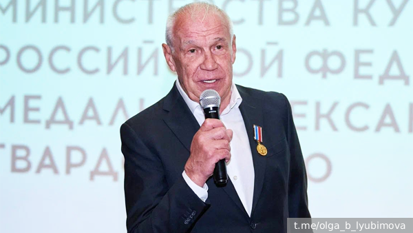 Минкультуры вручило медаль имени Твардовского актеру Гармашу