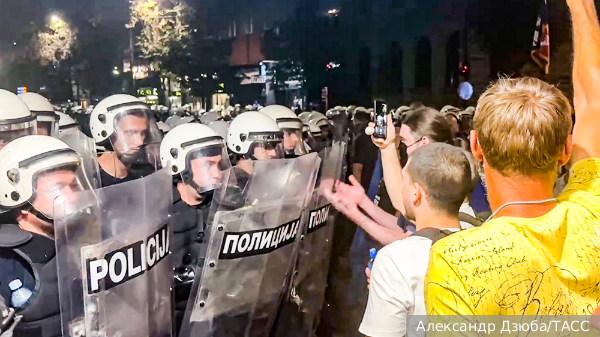 Спикер парламента Сербии ужаснулась финальным репликам митингующих в Белграде