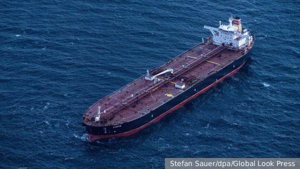 Танкер с нефтью взорвался у берегов Ливии