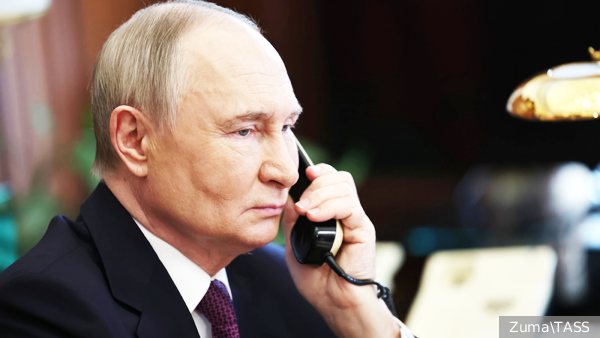 Путин провел телефонный разговор с Макроном