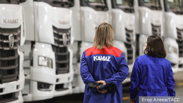 На «Камазе» сотрудникам запретили заказывать еду на работу