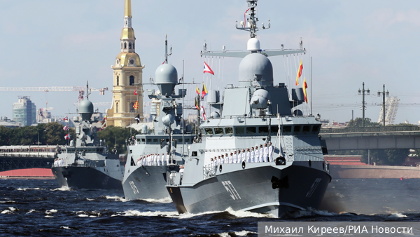 СМИ: В Петербурге отменили Главный военно-морской парад