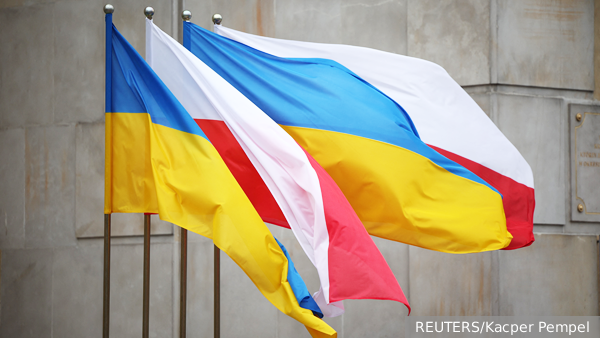 Варшава заявила о повреждении здания консульства Польши в Киеве
