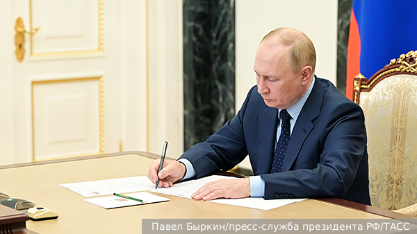 Путин освободил от должности главу Минтранса