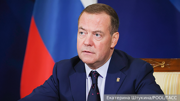 Медведев сказал, как относиться к решению Трампа поставить оружие Украине