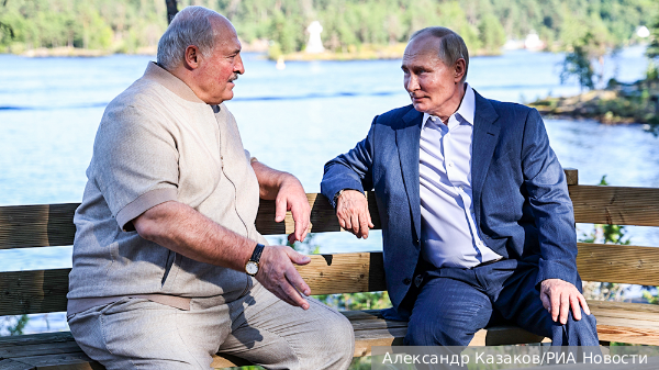 Лукашенко рассказал, как Путин угощал его козьим молоком