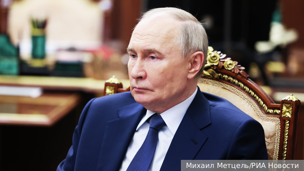 Путин поручил учредить День языков народов России