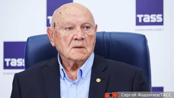Космонавт Джанибеков рассказал о нарисованном в НАСА шаттле, бомбящем СССР