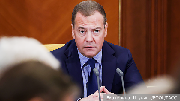 Медведев: Россию не волнует театральный ультиматум Трампа