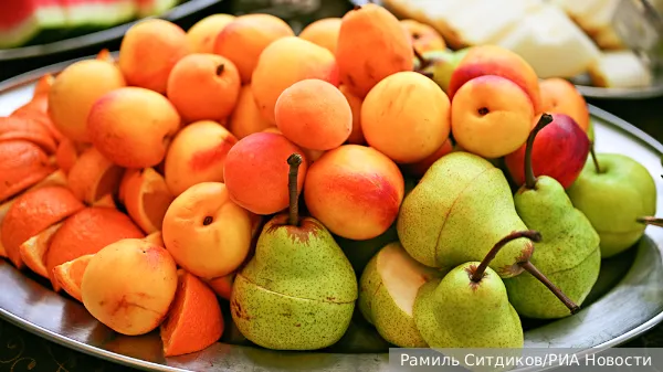 Питание после 60 лет: какие фрукты и ягоды нельзя пожилым, а какие полезны
