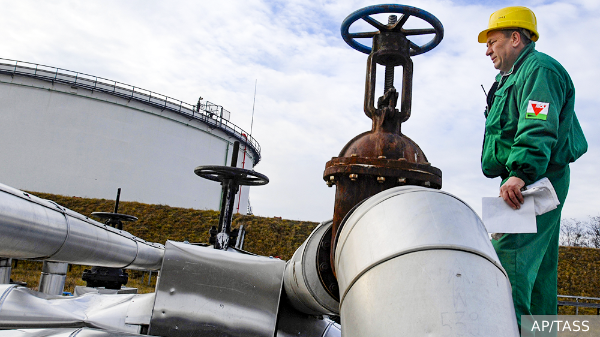 ЕС отменил право Чехии закупать нефть из России
